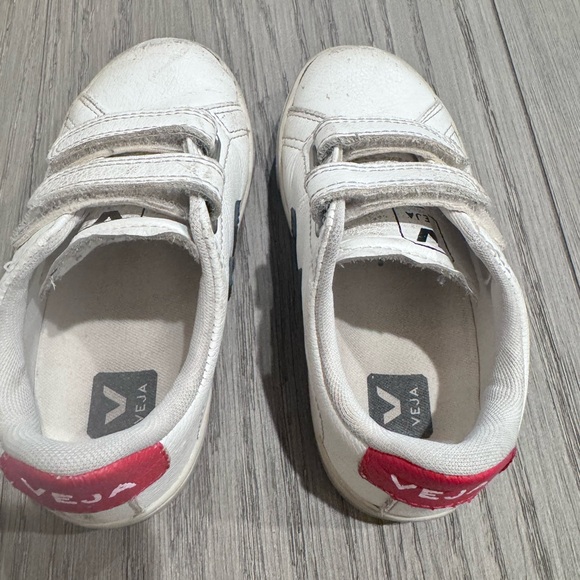 Veja Toddler Kids White, Red and Blue Velcro Sneakers - Picture 4 of 6